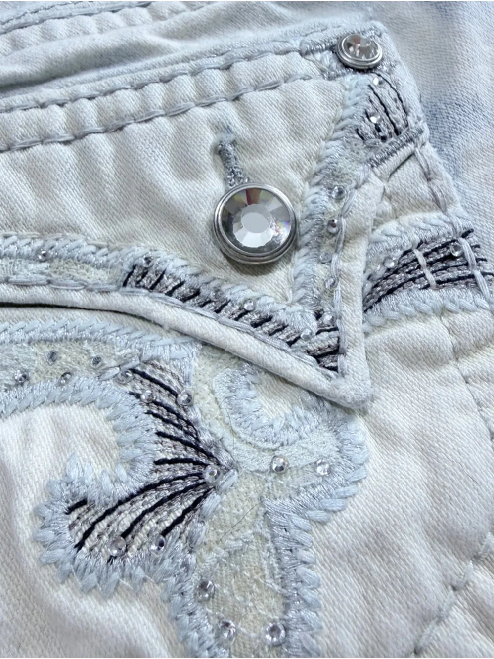 Rock Revival Womens Shorts size 25 Julieya Light Blue Denim Jean Rhinestones - Picture 5 of 8